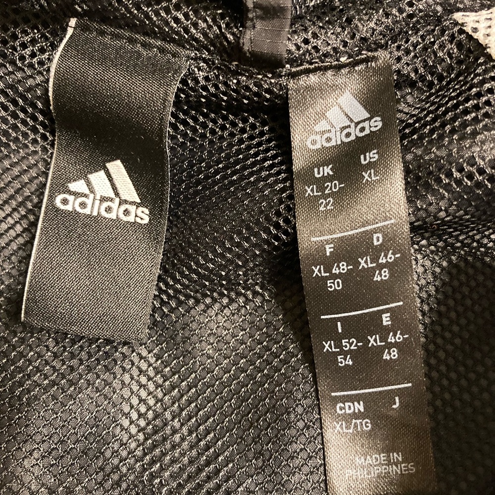 Adidas short wind jacket with pockets size XLARGE - Picture 5 of 5